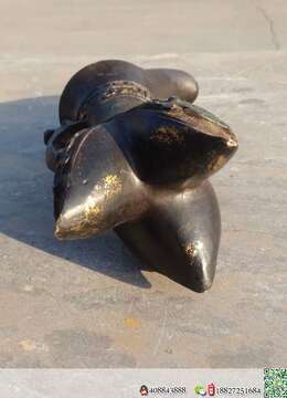 旧藏铜爵杯一个，包浆厚重，做工精湛，全品如图。