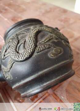 时大彬制高浮雕盘龙紫砂壶一把，全品如图。